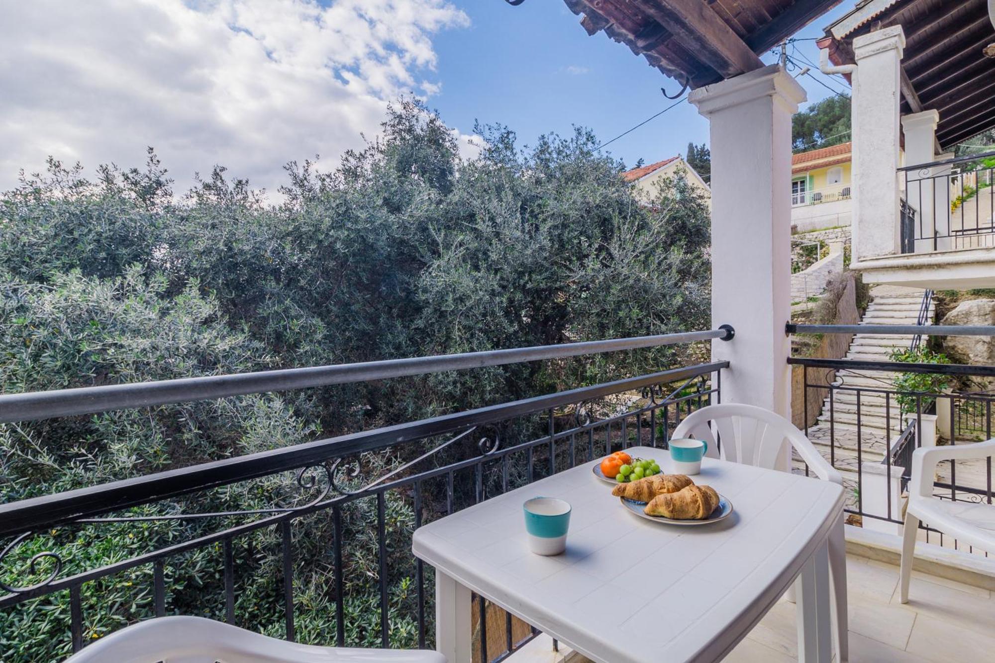 Sunflower Apartments & Studios Kassiopi Dış mekan fotoğraf