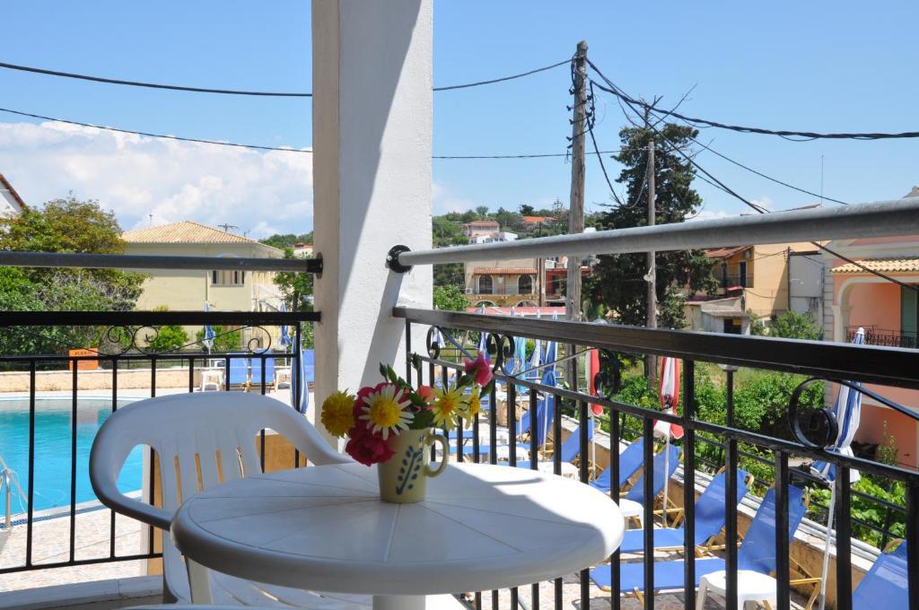 Sunflower Apartments & Studios Kassiopi Dış mekan fotoğraf
